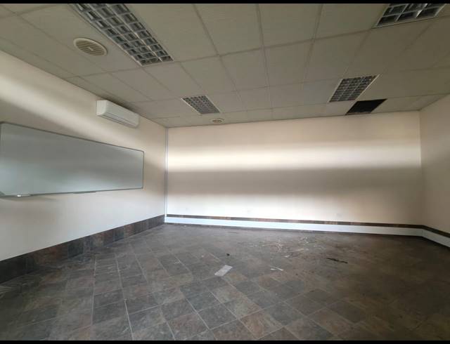 526M² OFFICE FOR SALE IN SASOLBURG CENTRAL